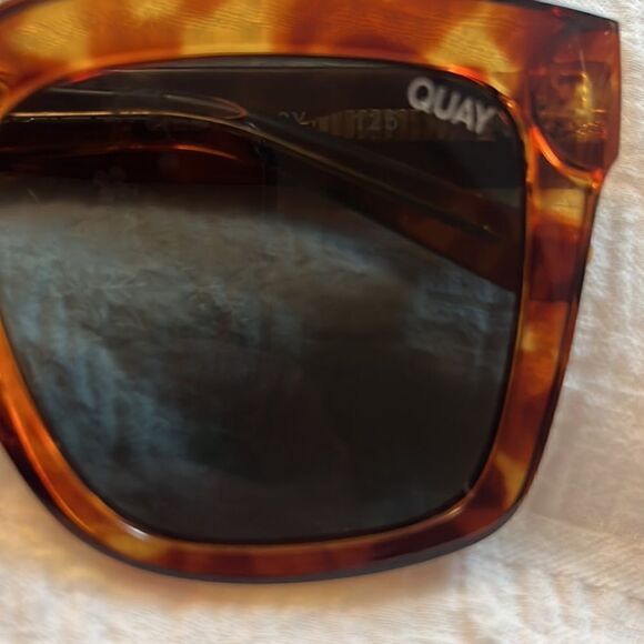 Quay Australia NWT Icy Sunglasses Orange Tortoise/Green Lens - Picture 10 of 10